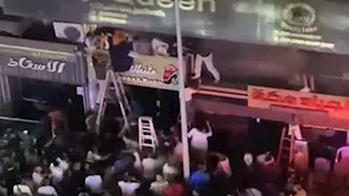 "الأهالي أنقذوهم".. السيطرة على حريق محل أحذية في البيطاش بالإسكندرية - فيديو وصور