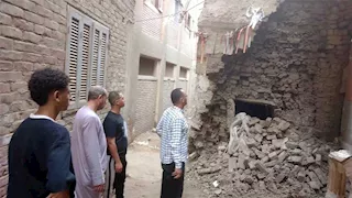 سقوط جزء من مبنى بالطوب اللبن في عزبة بهناي بالمنوفية -صور