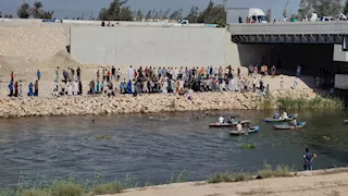 بعد ساعات من البحث.. انتشال جثمان طالب غرق في ترعة النوبارية بالبحيرة (صور)