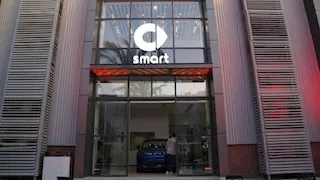 عز العرب ستار تفتتح صالة جديدة لـ smart وتستعد لطرح طرازات جديدة