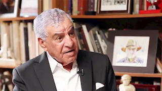 زاهي حواس: "لعنة الفراعنة" أسطورة اختلقتها الصحافة.. والتفسير العلمي مجرد بكتيريا طائرة