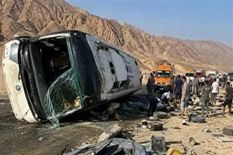 22 وفاة و28 مصابًا في حادث انقلاب أتوبيس بطريق دهب – نويبع بجنوب سيناء