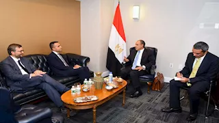 وزير الخارجية يؤكد أهمية خفض التصعيد وتغليب الحلول السياسية في اليمن