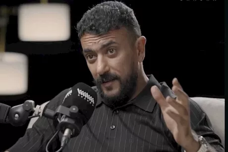 وعكة صحية مفاجئة تنقل والد أحمد العوضي إلى المستشفى.. تفاصيل