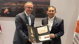 رئيس المتحف الكبير ووزير الثقافة الإندونيسي يبحثان تبادل الخبرات وتعزيز التعاون