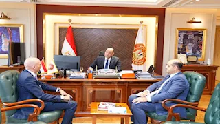وزير العمل يبحث مع سفير مصر الجديد بلبنان أوضاع العمالة المصرية والتعاون المشترك