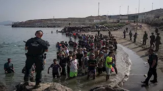 تحذير إسباني واستنفار مغربي.. مخاوف من اقتحام جماعي جديد على حدود سبتة 