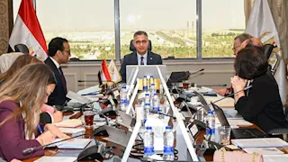 وزير التموين يبحث إنشاء مركز لوجيستي متكامل للحبوب