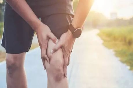 هذه أسباب آلام الركبة في عمر  العشرينات.. إليك الحلول