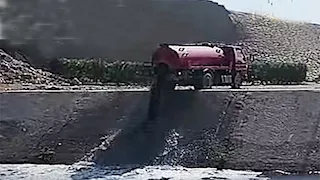 حبس وغرامة.. تحرك عاجل من الري ضد سائق ألقى مخلفات صرف صحي بترعة المنصورية