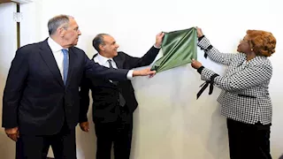 وزير الخارجية يشارك في تكريم مندوبين أمميين توفوا أثناء أداء مهامهم