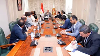 وزير العمل يبحث تنظيم منصات التوظيف والعمل الرقمي وحماية حقوق العاملين