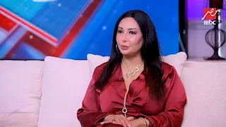 شاهيناز تكشف السر وراء ارتداء وخلع الحجاب