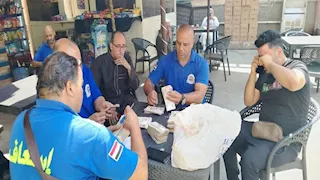 طاقم إسعاف يسلم 540 ألف جنيه لأسرة مصاب في حادث قليوب الزراعي