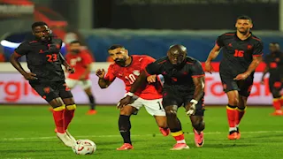 نجم أنجولا السابق لـ مصراوي: حسام حسن كان أفضل من سيسيه.. ومحمد صلاح ملهم لأفريقيا والعالم