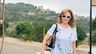 إلهام شاهين تنشر صورا مع ليلى علوي وصديقاتها على جبل لبنان 