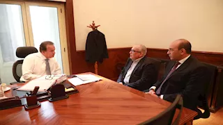 وزير الصحة يوجه رئيس التأمين الصحي بحوكمة المديونيات وتعظيم الإيرادات