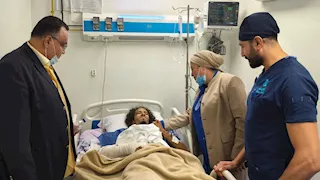 رئيس أكاديمية الفنون تزور طالبي معهد الموسيقى العربية بعد تعرضهما لحادث