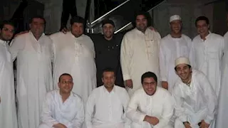 بصحبة "حلمي والسقا".. شريف منير يستعيد ذكرياته مع أول رحلة حج 