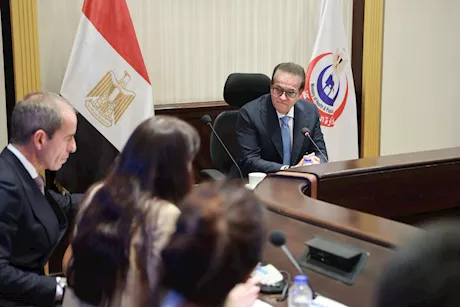 وزير الصحة يبحث تطوير مستشفى هليوبوليس الجديدة مع وفد إيطالي