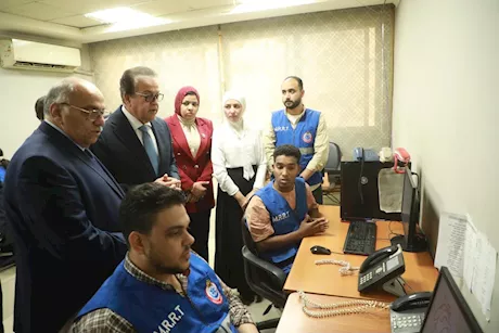 وزير الصحة يتابع مركز 137 ويشدد على سرعة الاستجابة للطوارئ
