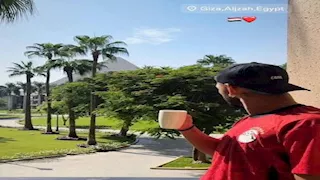 نجم مانشستر يونايتد بقميص منتخب مصر أمام الأهرامات (صورة) 