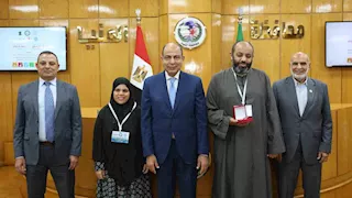محافظ المنيا يسلم مفاتيح 20 منزلًا مطورًا ضمن «سكن كريم»