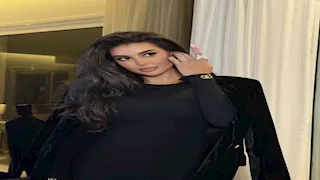 ياسمين صبري تخطف الأنظار بإطلالة جريئة في أسبوع الموضة بباريس