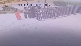 معركة على بوابة كمبوند.. فيديو سيدة تهاجم فرد أمن بحدائق أكتوبر