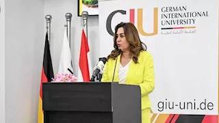 تكريم 4 من أوائل الثانوية العامة بالشرقية وتسليمهم منحًا دراسية بجامعتين ألمانيتين - صور