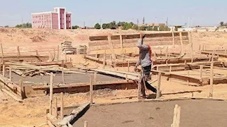 بالصور- بدء الأعمال التنفيذية لإنشاء مجمع التمور بقرية فارس في كوم أمبو