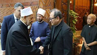 وزير الأوقاف يصطحب وفدًا فلبينيًا للقاء شيخ الأزهر.. والإمام الأكبر يستعرض أسس السلام في الإسلام