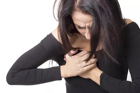 ألم الثدي المتكرر.. متى يكون علامة صحية تستدعي الذهاب للطبيب؟