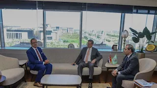 وزير الزراعة يبحث مع سفير مصر بالعراق تعزيز التبادل التجاري والاستثمار