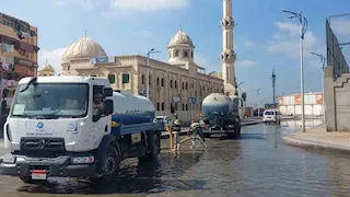  الشوارع غرقت.. تسريب مياه بضواحي بورسعيد وتفعيل خطط الطوارئ - صور
