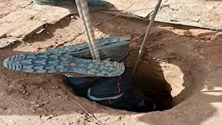 80 مترًا تحت الأرض.. استمرار محاولات إنقاذ الطفل أيوب في الجزائر