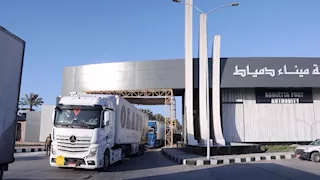 ذرة وخردة وسكر وأعلاف.. أرقام حركة السفن والبضائع في ميناء دمياط