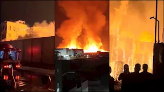 صور ترصد جهود الحماية المدنية في السيطرة على حريق مصنع كرتون خلف سوق العبور