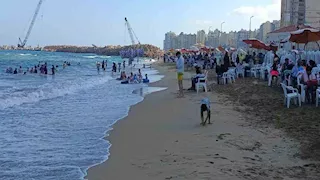 لليوم الثاني.. حظر السباحة بشواطئ غرب ووسط الإسكندرية- صور