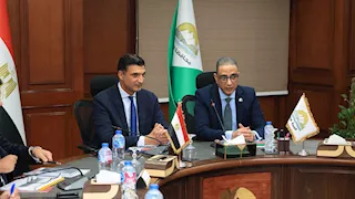 وزير الصناعة ومحافظ الجيزة يبحثان تقنين أوضاع مستثمري بالعياط والصف