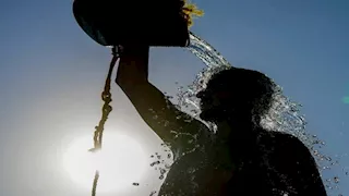 بسبب "إل نينيو".. بريطانيا تحذر مواطنيها وتطالبهم بتخزين الطعام والمياه