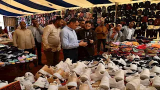 بتخفيضات 30%.. محافظ أسوان يفتتح معرض «أهلاً مدارس» الرئيسي (صور)