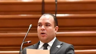 نائب يطالب بإقالة وزير الصحة والتحقيق في إنفاق 90 مليار جنيه على الدواء