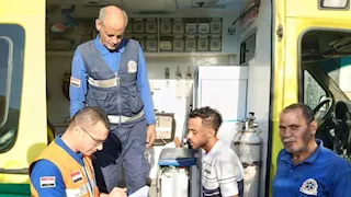 "مبلغ ضخم وهاتف ثمين".. سائق ومسعف يعيدان أمانات مصاب حادث بنها كاملة - صور