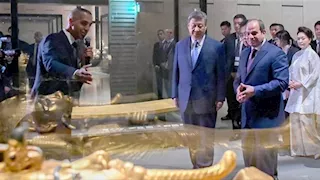 مرشد سياحي يكشف كواليس جولة الرئيسين السيسي والصيني بالمتحف الكبير