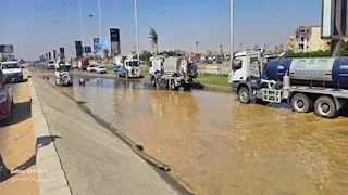 "شفط مياه وهبوط أرضي".. فتح طريق الواحات باتجاه أكتوبر وتعديل حركة المرور للاتجاه الآخر | صور