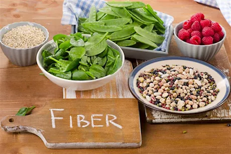 ترند "Fiber maxxing".. هل الإفراط في تناول الألياف يضر المعدة؟