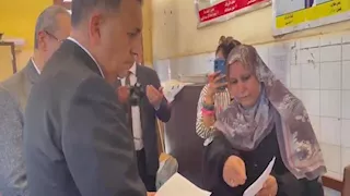 "تقاضت مبالغ من المقاول".. محافظ القليوبية يكشف حقيقة إنفاق مديرة مدرسة من جيبها على الصيانة
