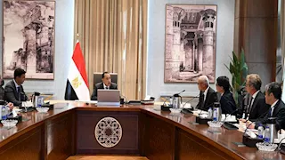  مدبولي ورئيس "تويوتا تسوشو" يبحثان تعزيز استثمارات السيارات والطاقة بمصر