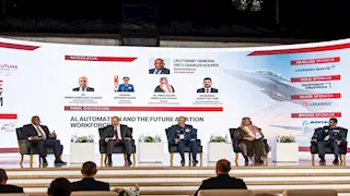وزير الطيران يستعرض تأثير الذكاء الاصطناعي على مستقبل قطاع الطيران